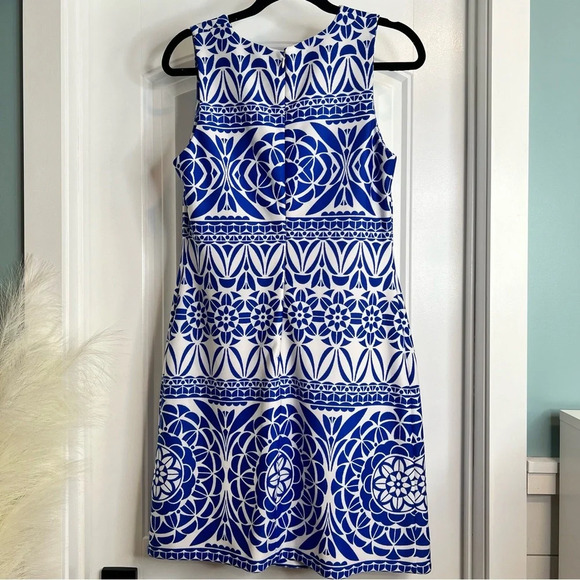 Just . . .Taylor Royal Blue and White Geometric Print Sleeveless Dress. Size 8. - Picture 5 of 13